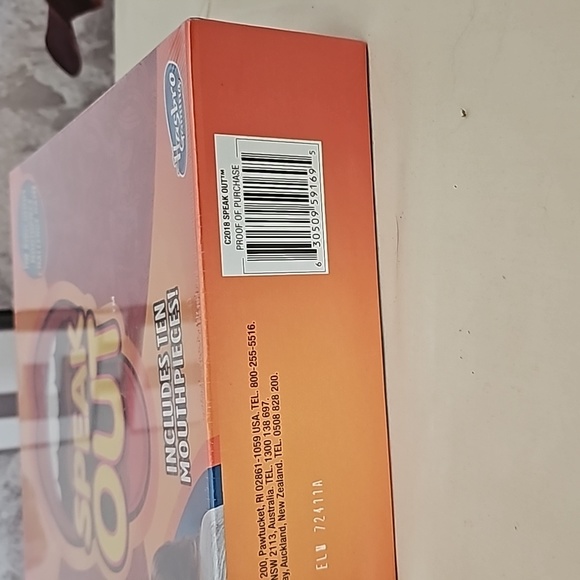 Hasbro Speak Out Board Game Family Fun Gift Ridiculous 10 Mouthpieces New Sealed - Picture 2 of 5